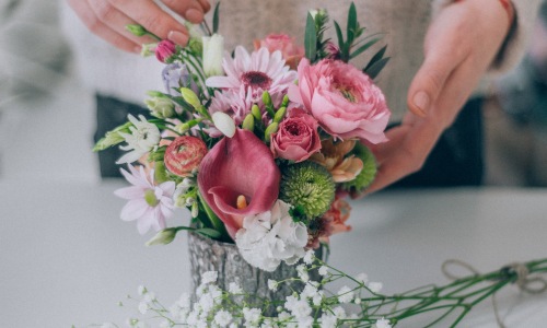 Floral Arrangements to Match Your Home’s Sense of Style Cover Image